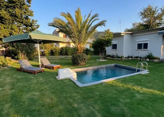 Rafaelo Poolside