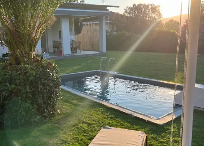 Rafaelo Poolside