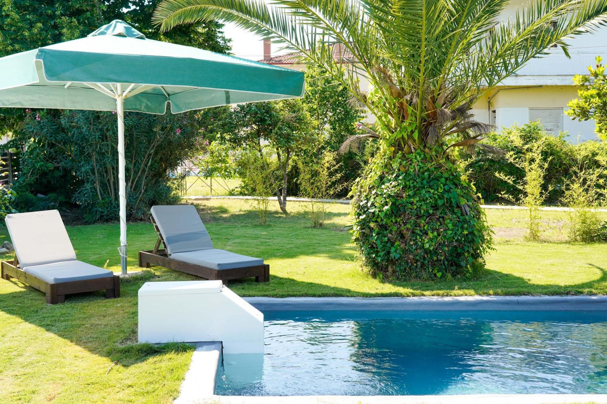 Rafaelo Poolside