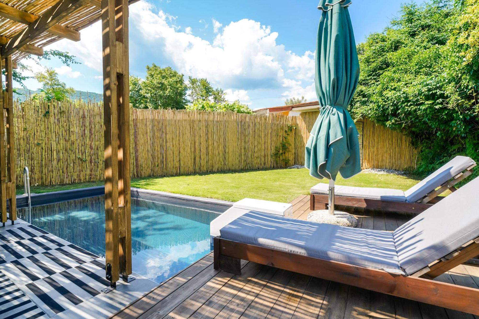 Holiday home Rafaelo Poolside