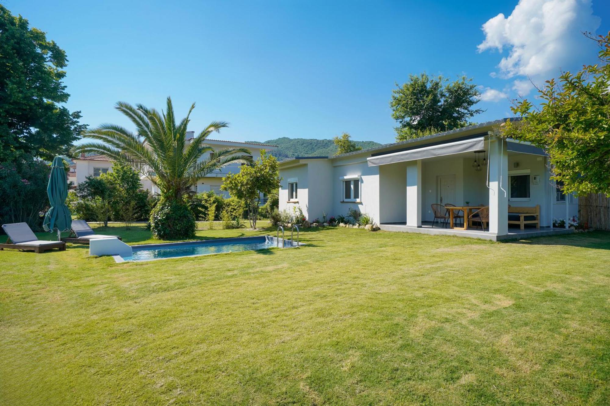 Holiday home Rafaelo Poolside