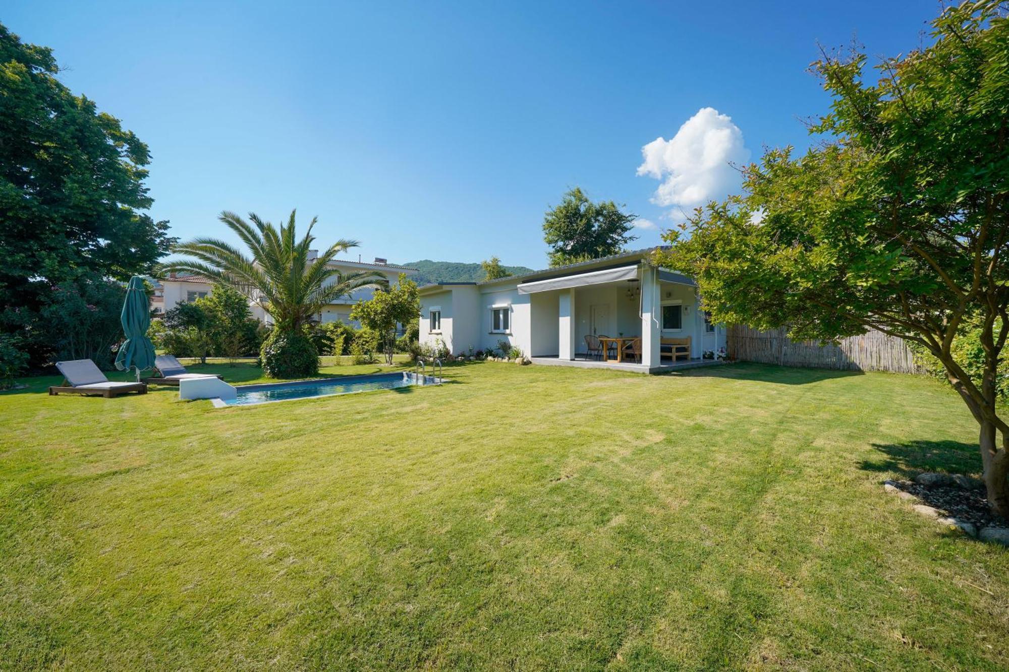 Holiday home Rafaelo Poolside