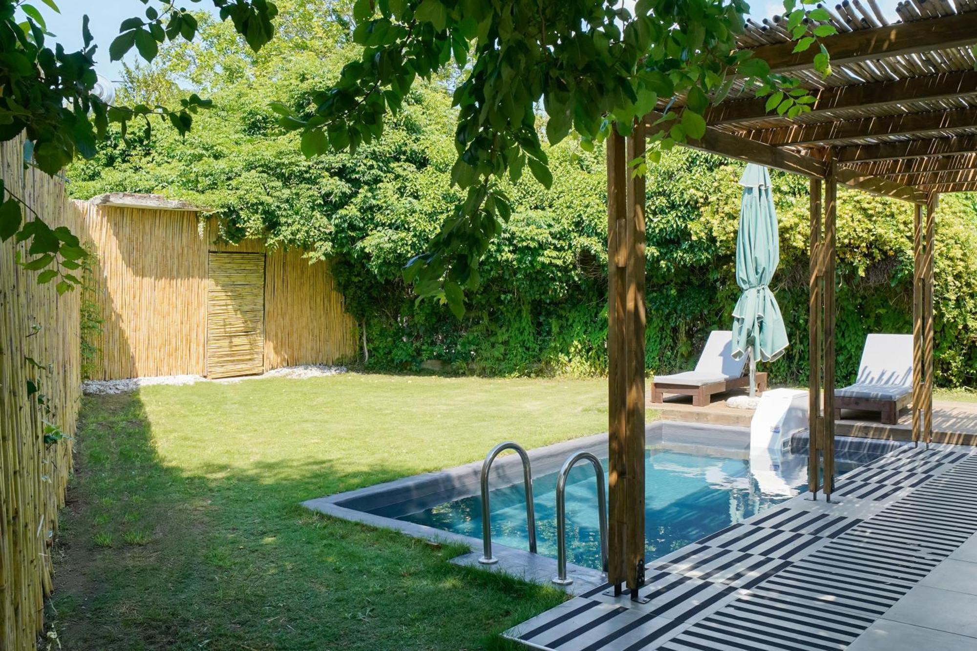 Rafaelo Poolside Holiday home Olympiada